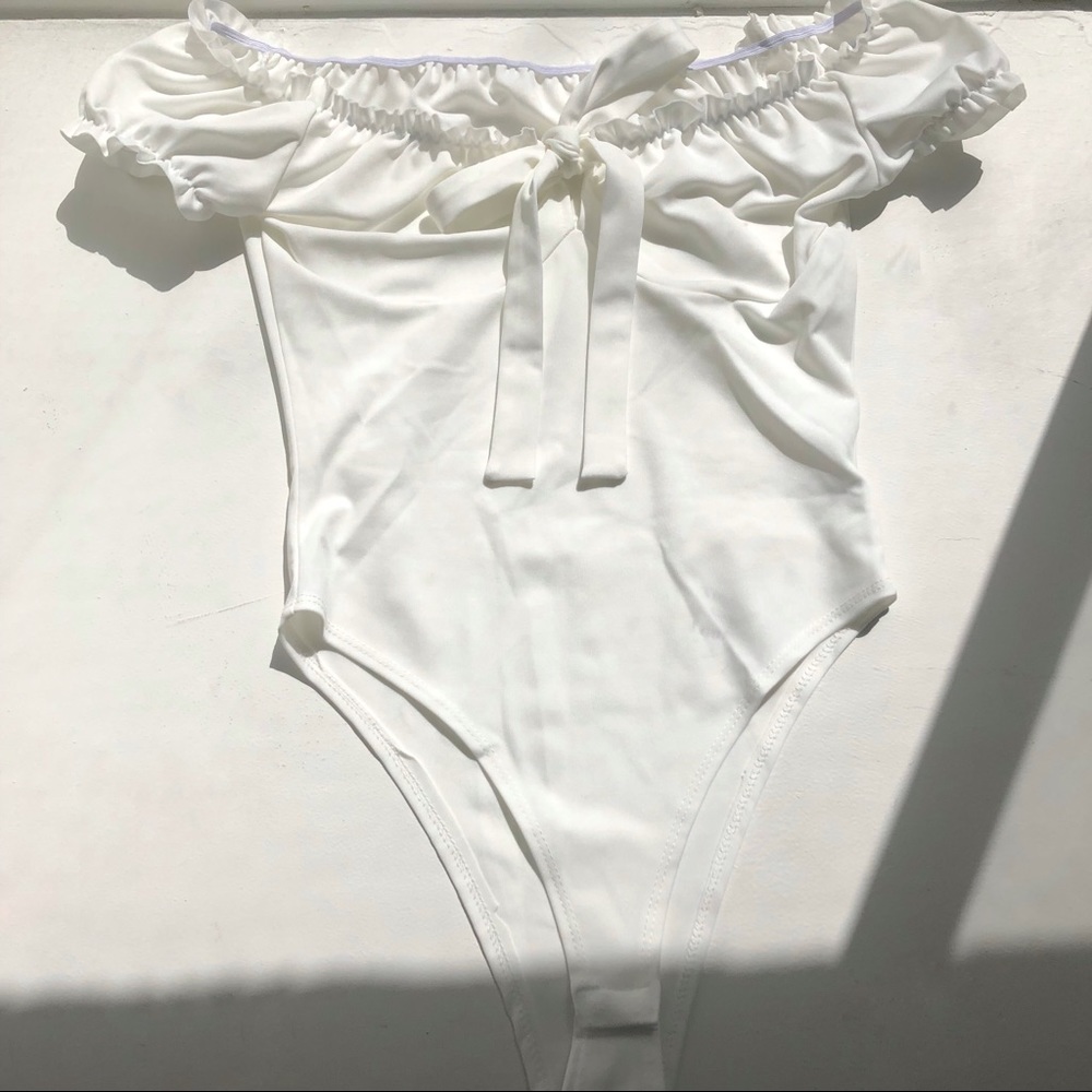 Delicate Ruffle Ribbed Babygirl Bodysuit - Picture 5 of 7